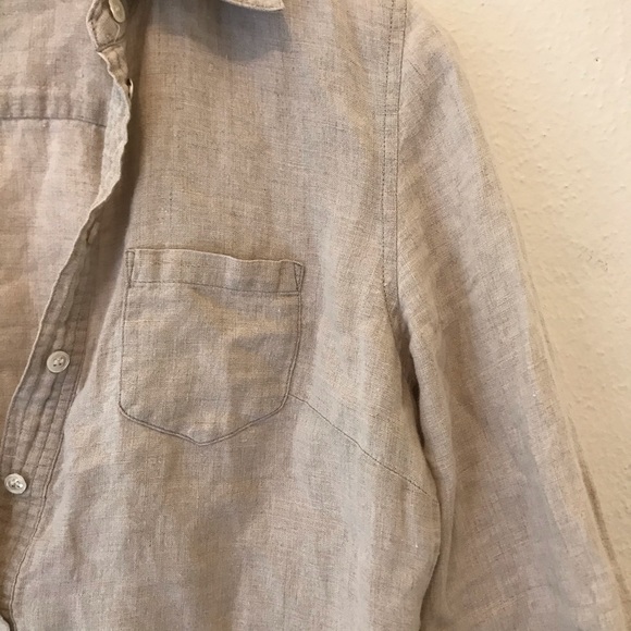 J. CREW woman’s gray button up top - Picture 2 of 4